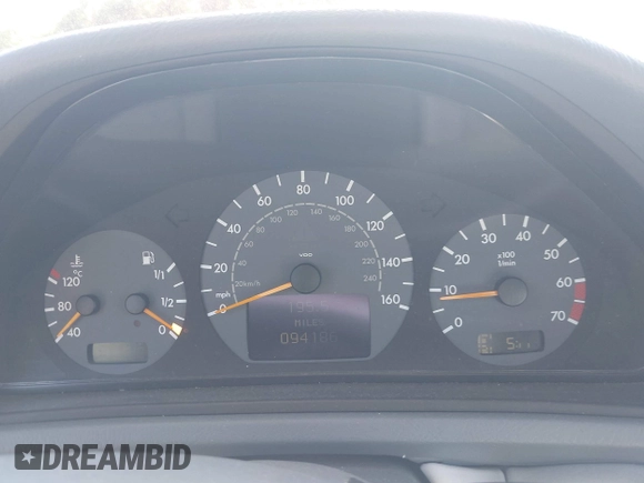 2002 Mercedes-Benz CLK 320/430 z VIN WDBLK70G12T129233, wystawiony jako IAAI lot #42391247 z przebiegiem 94 186 mil mil oraz . Historia ofert i sprzedaży dostępna na DreamBid. Obrazek 7.