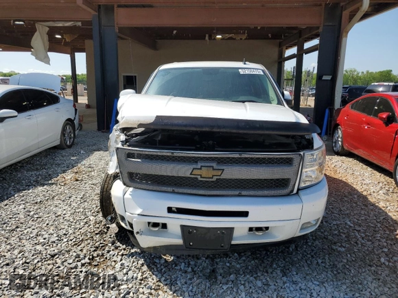 2010 Chevrolet Silverado 1500 LT with VIN 3GCRCSE03AG165766, listed as a Copart auction lot 52150475 with 132,253 mi miles and Salvage Title. Bid and sale history available at DreamBid. Image 5.