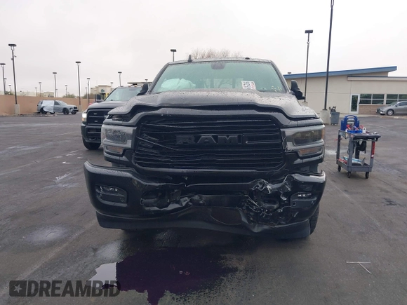 2022 Ram 2500 Laramie z VIN 3C6UR5FL2NG377414, wystawiony jako IAAI lot #41492443 z przebiegiem 100 477 mil mil oraz . Historia ofert i sprzedaży dostępna na DreamBid. Obrazek 13.