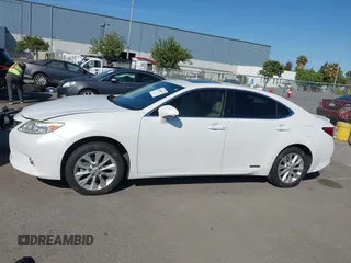 2015 Lexus ES 300h z VIN JTHBW1GG9F2085576, wystawiony jako IAAI lot #42386317 z przebiegiem 142 788 mil mil oraz . Historia ofert i sprzedaży dostępna na DreamBid. Obrazek 14.