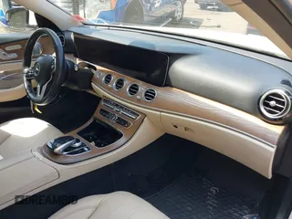 2020 Mercedes-Benz E-Class E 350 with VIN WDDZF8EB9LA756820, listed as a IAAI auction lot 39661412 with 124,468 mi miles. Bid and sale history available at carsss.com. Image 5.