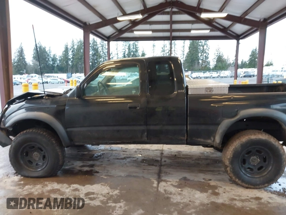 2004 Toyota Tacoma with VIN 5TEWN72N84Z336126, listed as a IAAI auction lot 41490400 with 243,647 mi miles and . Bid and sale history available at DreamBid. Image 14.