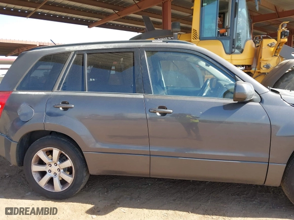 2011 Suzuki Grand Vitara Limited with VIN JS3TE0D71B4100465, listed as a IAAI auction lot 41725221 with 281,721 mi miles. Bid and sale history available at carsss.com. Image 13.