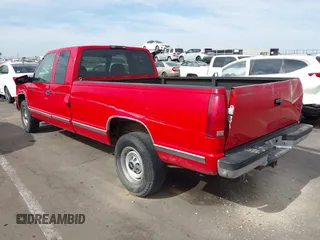 1997 Chevrolet Silverado 2500 z VIN 1GCGC29J8VE165494, wystawiony jako IAAI lot #42349016 z przebiegiem 92 705 mil mil oraz . Historia ofert i sprzedaży dostępna na DreamBid. Obrazek 3.