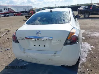 2011 Nissan Altima 2.5 S with VIN 1N4AL2AP6BN476218, listed as a IAAI auction lot 37731114 with 142,047 mi miles. Bid and sale history available at carsss.com. Image 17.