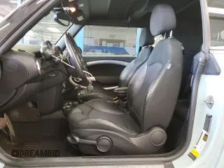 2012 MINI Convertible S с VIN WMWZP3C55CT249664, выставлен на аукционе Copart как лот 63120145 с пробегом 59 197 миль миль и Списание • Salvage title. История ставок и продаж доступна на DreamBid. Изображение 7.