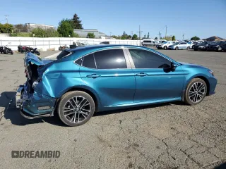 2025 Toyota Camry LE z VIN 4T1DBADK3SU502862, wystawiony jako Copart lot #51853575 z przebiegiem 31 601 mil mil oraz Szkoda całkowita • Salvage title. Historia ofert i sprzedaży dostępna na DreamBid. Obrazek 3.