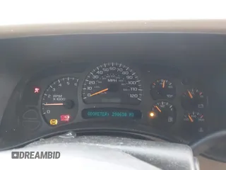 2003 Chevrolet Suburban LT z VIN 3GNFK16Z63G166885, wystawiony jako IAAI lot #41150771 z przebiegiem 290 630 mil mil oraz . Historia ofert i sprzedaży dostępna na DreamBid. Obrazek 7.