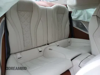 2020 BMW M8 z VIN WBSAE0C0XLCD01469, wystawiony jako Copart lot #47221453 z przebiegiem Nie podano mil oraz . Historia ofert i sprzedaży dostępna na DreamBid. Obrazek 10.