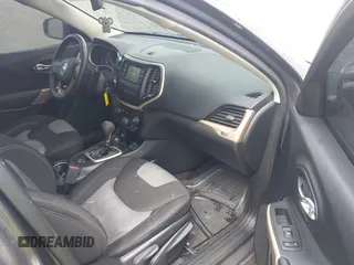 2018 Jeep Cherokee Latitude z VIN 1C4PJMCBXJD601328, wystawiony jako IAAI lot #42303389 z przebiegiem 98 288 mil mil oraz . Historia ofert i sprzedaży dostępna na DreamBid. Obrazek 5.