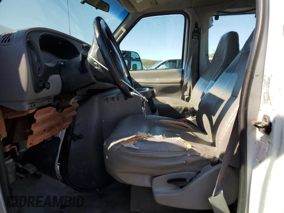 2001 Ford Econoline Passenger XL with VIN 1FMRE11201HB08051, listed as a Copart auction lot 54983885 with 159,509 mi miles and Clean title. Bid and sale history available at DreamBid. Image 7.