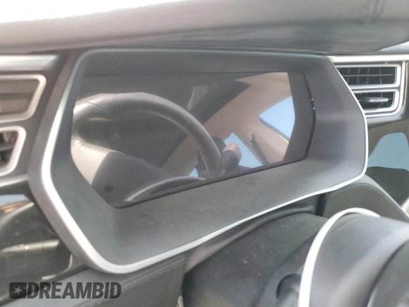 2014 Tesla Model S 60 z VIN 5YJSA1S11EFP41087, wystawiony jako Copart lot #58346805 z przebiegiem Nie podano mil oraz Szkoda całkowita • Salvage title. Historia ofert i sprzedaży dostępna na DreamBid. Obrazek 9.