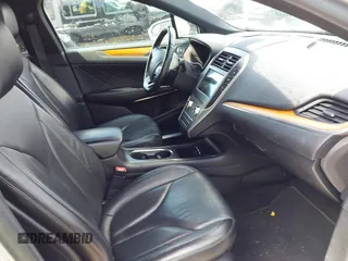2017 Lincoln MKC Select with VIN 5LMCJ2C94HUL19396, listed as a IAAI auction lot 42576574 with 135,796 mi miles and . Bid and sale history available at DreamBid. Image 5.