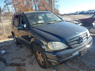2000 Mercedes-Benz M-Class with VIN 4JGAB54E0YA146627, listed as a IAAI auction lot 41292173 with 116,790 mi miles. Bid and sale history available at carsss.com. Image 1.