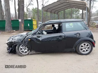 2005 MINI Hardtop z VIN WMWRC33445TJ64482, wystawiony jako IAAI lot #41798048 z przebiegiem 115 656 mil mil oraz . Historia ofert i sprzedaży dostępna na DreamBid. Obrazek 15.
