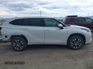 2022 Toyota Highlander XLE with VIN 5TDGZRBHXNS234405, listed as a IAAI auction lot 42045237 with 49,875 mi miles and . Bid and sale history available at DreamBid. Image 14.