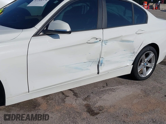 2015 BMW 3 Series 320i xDrive с VIN WBA3C3G58FNS73185, выставлен на аукционе IAAI как лот 42264374 с пробегом 91 192 миль миль и . История ставок и продаж доступна на DreamBid. Изображение 6.