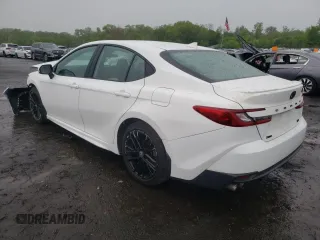 2025 Toyota Camry LE z VIN 4T1DAACK4SU061120, wystawiony jako Copart lot #55996285 z przebiegiem 5025 mil mil oraz Szkoda całkowita • Salvage title. Historia ofert i sprzedaży dostępna na DreamBid. Obrazek 2.