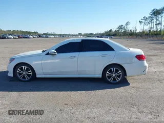 2015 Mercedes-Benz E 350 Sport с VIN WDDHF5KB4FB135434, выставлен на аукционе IAAI как лот 41782298 с пробегом 73 152 миль миль и . История ставок и продаж доступна на DreamBid. Изображение 13.