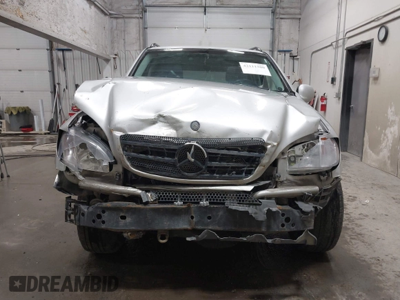 2000 Mercedes-Benz M 320/430/500 with VIN 4JGAB54E4YA199556, listed as a IAAI auction lot 42111380 with 155,061 mi miles and . Bid and sale history available at carsss.com. Image 12.