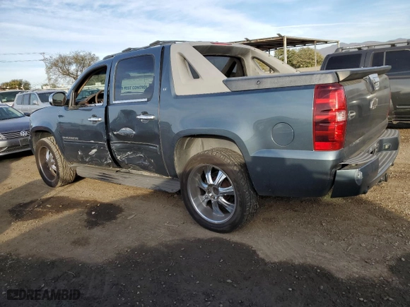 2011 Chevrolet Avalanche LT with VIN 3GNMCFE05BG396839, listed as a Copart auction lot 89218195 with 217,791 mi miles and Salvage Title. Bid and sale history available at carsss.com. Image 2.
