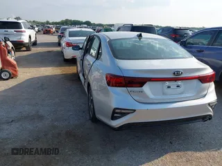 2020 Kia Forte LXS z VIN 3KPF24AD3LE212819, wystawiony jako IAAI lot #42374490 z przebiegiem 12 115 mil mil oraz . Historia ofert i sprzedaży dostępna na DreamBid. Obrazek 3.