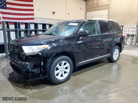 2013 Toyota Highlander with VIN 5TDBK3EH0DS200284, listed as a Copart auction lot 46678105 with 180,456 mi miles and Salvage Title. Bid and sale history available at carsss.com. Image 1.