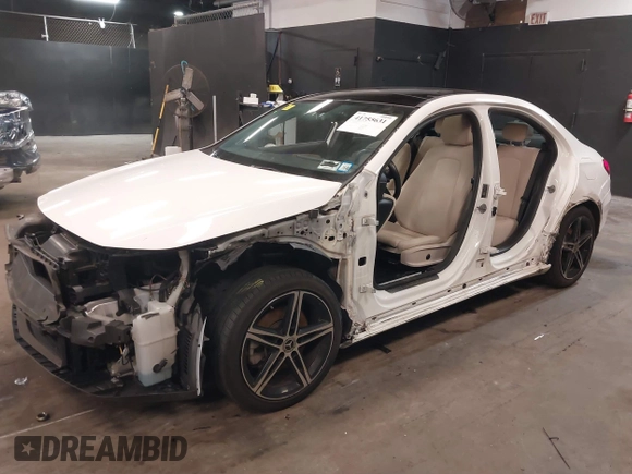 2021 Mercedes-Benz A 220 z VIN W1K3G4FB4MJ305001, wystawiony jako IAAI lot #41755631 z przebiegiem 74 322 mil mil oraz . Historia ofert i sprzedaży dostępna na DreamBid. Obrazek 19.