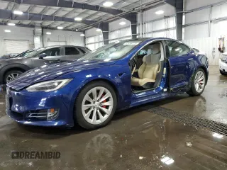 2016 Tesla Model S 90D z VIN 5YJSA1E40GF172712, wystawiony jako Copart lot #63698725 z przebiegiem 99 405 mil mil oraz Szkoda całkowita • Salvage title. Historia ofert i sprzedaży dostępna na DreamBid. Obrazek 1.