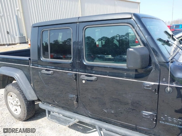 2020 Jeep Gladiator Sport S with VIN 1C6JJTAG6LL140286, listed as a IAAI auction lot 41563801 with NaN miles. Bid and sale history available at carsss.com. Image 14.