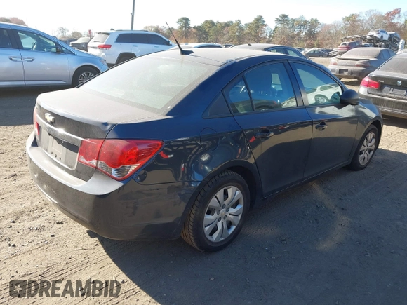 2014 Chevrolet Cruze LS z VIN 1G1PA5SGXE7195888, wystawiony jako IAAI lot #40807679 z przebiegiem 163 947 mil mil oraz . Historia ofert i sprzedaży dostępna na DreamBid. Obrazek 4.