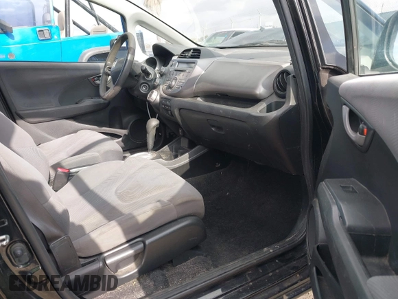 2010 Honda Fit with VIN JHMGE8H21AC039375, listed as a IAAI auction lot 42126138 with 123,077 mi miles. Bid and sale history available at carsss.com. Image 5.