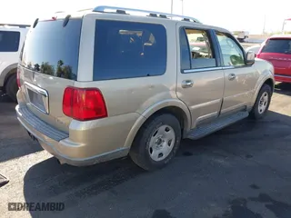 2004 Lincoln Navigator Luxury with VIN 5LMFU27R34LJ42774, listed as a IAAI auction lot 41959816 with 0 mi miles. Bid and sale history available at carsss.com. Image 4.