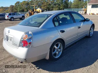 2002 Nissan Altima SL with VIN 1N4AL11E82C215662, listed as a IAAI auction lot 40637969 with 999,999 mi miles. Bid and sale history available at carsss.com. Image 4.