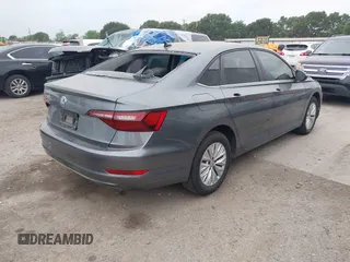 2020 Volkswagen Jetta S z VIN 3VWCB7BU7LM030563, wystawiony jako IAAI lot #42136203 z przebiegiem 52 649 mil mil oraz . Historia ofert i sprzedaży dostępna na DreamBid. Obrazek 4.