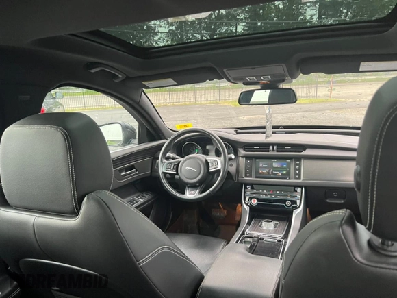 2016 Jaguar XF S with VIN SAJBM4BV0GCY13846, listed as a Copart auction lot 80396964 with 104,657 mi miles and Clean Title. Bid and sale history available at carsss.com. Image 5.