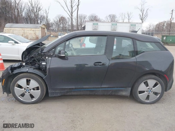 2015 BMW i3 with VIN WBY1Z4C5XFV501268, listed as a IAAI auction lot 41028732 with NaN miles. Bid and sale history available at carsss.com. Image 14.