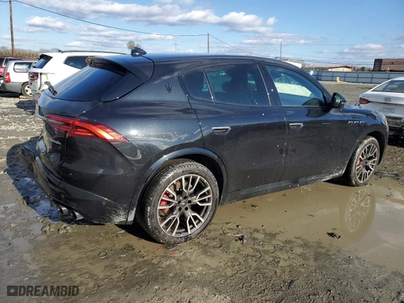 2023 Maserati Grecale Modena with VIN ZN682AVM6P7429433, listed as a Copart auction lot 44311645 with 5,967 mi miles and Salvage Title. Bid and sale history available at carsss.com. Image 3.
