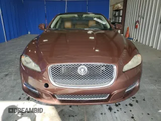 2011 Jaguar XJ XJL z VIN SAJWA2GB8BLV22081, wystawiony jako Copart lot #57088325 z przebiegiem 117 795 mil mil oraz Czysty tytuł • Clean title. Historia ofert i sprzedaży dostępna na DreamBid. Obrazek 5.