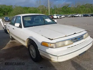1997 Ford Crown Victoria z VIN 2FALP73W7VX200891, wystawiony jako IAAI lot #41934703 z przebiegiem 174 861 mil mil oraz . Historia ofert i sprzedaży dostępna na DreamBid. Obrazek 1.