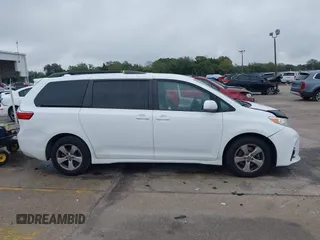 2020 Toyota Sienna LE Auto Access Seat with VIN 5TDKZ3DC5LS068784, listed as a IAAI auction lot 41207987 with 94,118 mi miles. Bid and sale history available at carsss.com. Image 13.