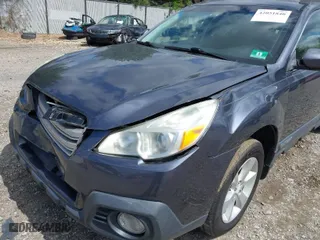 2014 Subaru Outback 2.5i Premium with VIN 4S4BRBCCXE3297733, listed as a IAAI auction lot 42051840 with 139,088 mi miles. Bid and sale history available at carsss.com. Image 19.