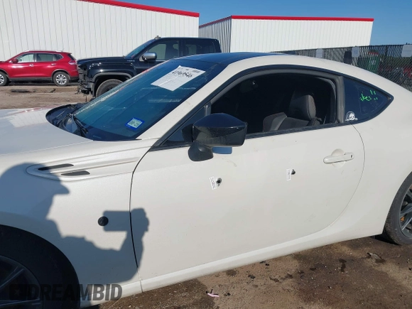 2017 Toyota 86 z VIN JF1ZNAA1XH8707535, wystawiony jako IAAI lot #41969546 z przebiegiem 85 468 mil mil oraz . Historia ofert i sprzedaży dostępna na DreamBid. Obrazek 6.