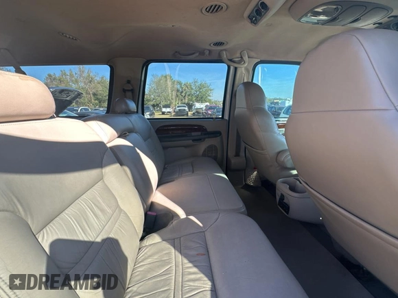 2001 Ford Excursion Limited z VIN 1FMSU43F41EA61436, wystawiony jako Copart lot #43797905 z przebiegiem 381 029 mil mil oraz Szkoda całkowita • Salvage title. Historia ofert i sprzedaży dostępna na DreamBid. Obrazek 6.