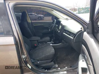 2020 Mitsubishi Outlander ES z VIN JA4AZ3A33LZ015378, wystawiony jako IAAI lot #41887351 z przebiegiem 113 349 mil mil oraz . Historia ofert i sprzedaży dostępna na DreamBid. Obrazek 5.