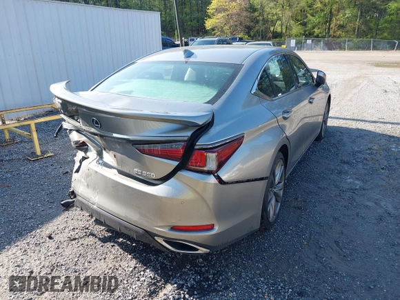 2019 Lexus ES with VIN 58ABZ1B19KU023027, listed as a IAAI auction lot 41935746 with 72,360 mi miles. Bid and sale history available at carsss.com. Image 4.