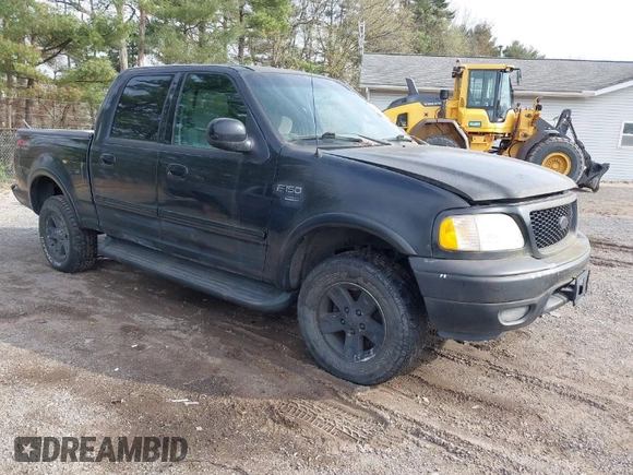 2002 Ford F-150 XLT with VIN 1FTRW08L12KB91777, listed as a IAAI auction lot 42007013 with 192,758 mi miles. Bid and sale history available at carsss.com. Image 1.