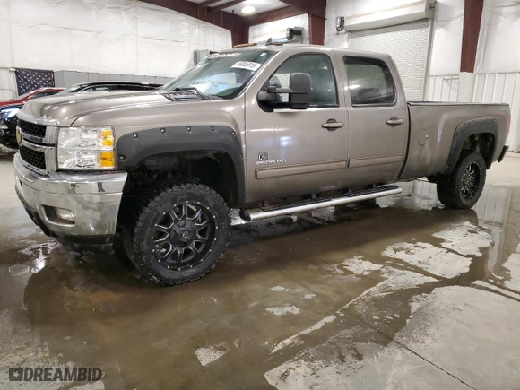 2013 Chevrolet Silverado 2500HD LTZ with VIN 1GC1KYC82DF147695, listed as a Copart auction lot 46005915 with 292,777 mi miles and Salvage Title. Bid and sale history available at carsss.com. Image 1.