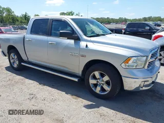 2015 Ram 1500 Big Horn z VIN 1C6RR7LT3FS611124, wystawiony jako IAAI lot #42146122 z przebiegiem 137 102 mil mil oraz . Historia ofert i sprzedaży dostępna na DreamBid. Obrazek 1.