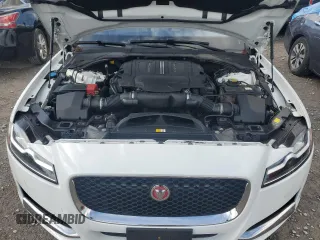 2016 Jaguar XF 35t Prestige with VIN SAJBK4BV3GCY19128, listed as a Copart auction lot 74187394 with 70,510 mi miles and Salvage Title. Bid and sale history available at carsss.com. Image 11.